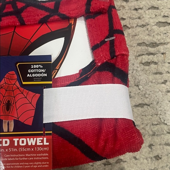 Spiderman Red Hooded Towel for Kids NWT - Picture 3 of 7